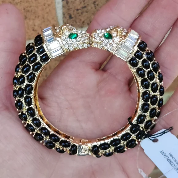 ๐ฅ ๐ฅ Natasha Couture Sparkling Tigers Head Clamper Bracelet - Picture 4 of 5